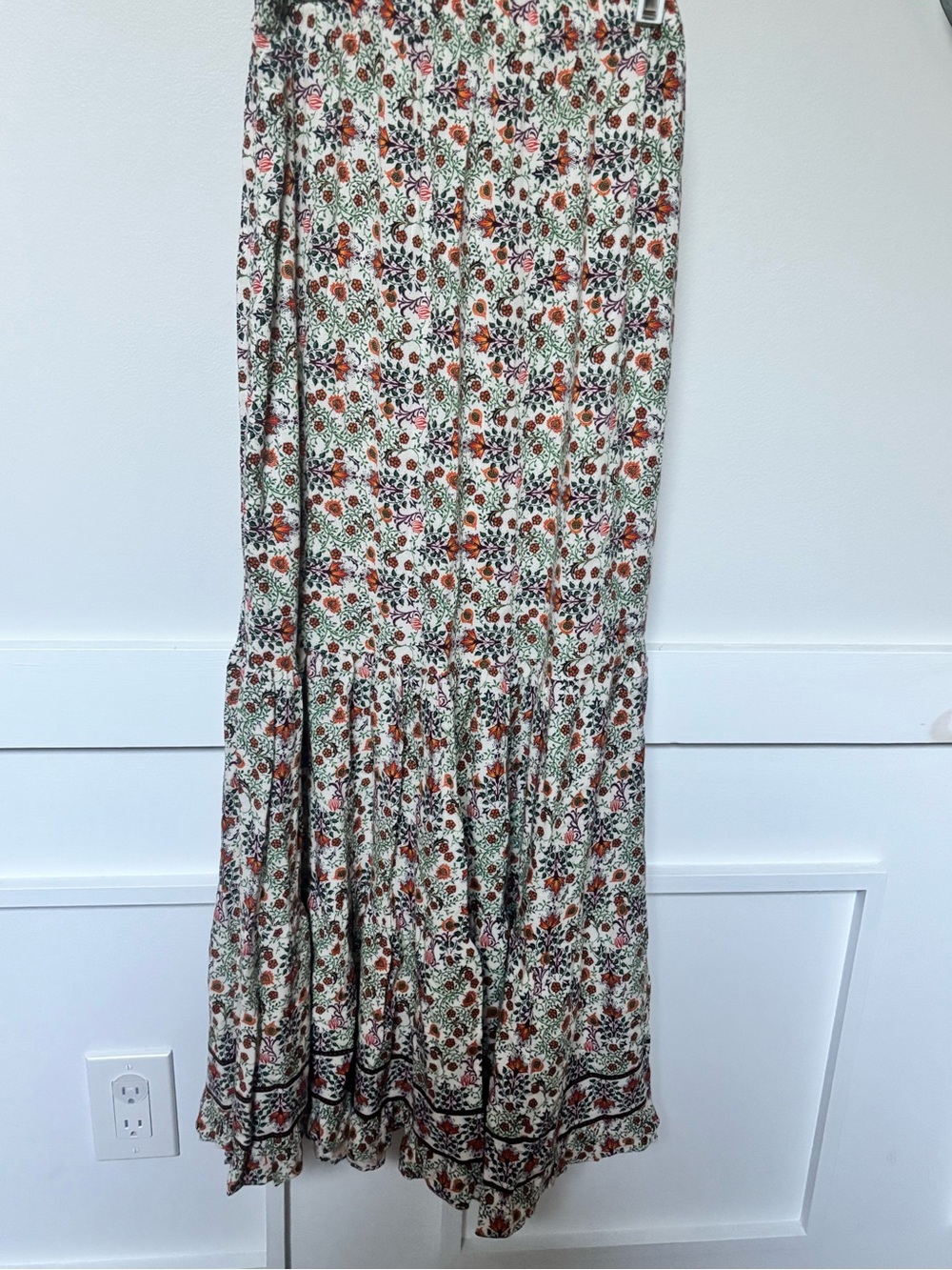 Max Studio Floral Tiered Maxi Skirt in Cream with Rust & Green Print size XS